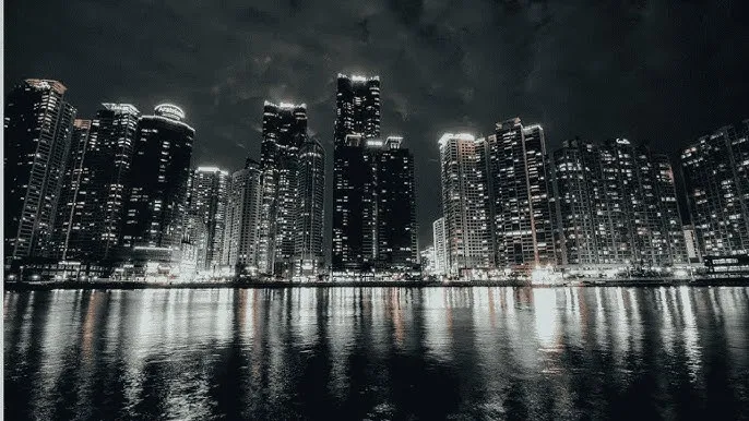 每走一步就深深的撞一下自己 - 城市之光：霓虹背后的人间烟火